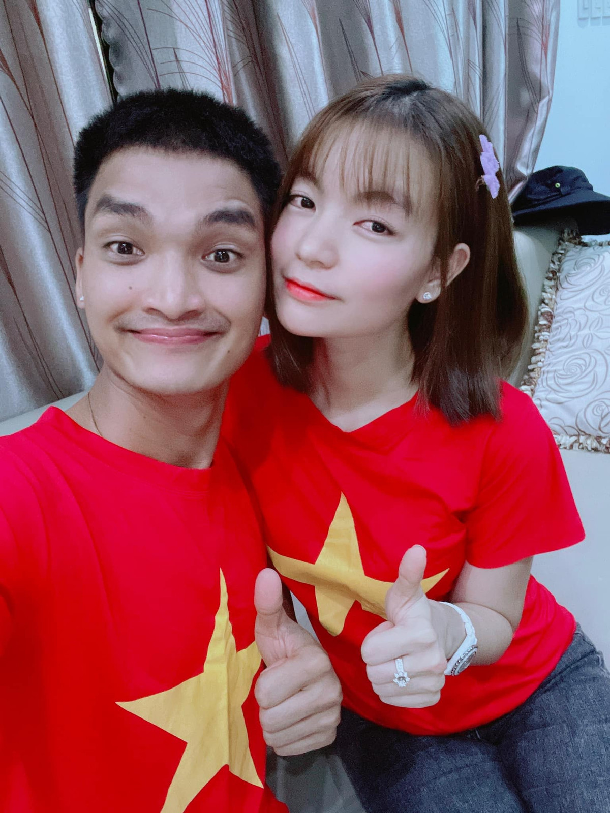 Thảo Vy được biết đến là vợ của diễn viên hài Mạc Văn Khoa. Cặp đôi quen nhau tại hậu trường chương trình Cười xuyên Việt năm 2015. Thảo Vy khi đó là fan của chàng Á quân Cười xuyên Việt Mạc Văn Khoa.