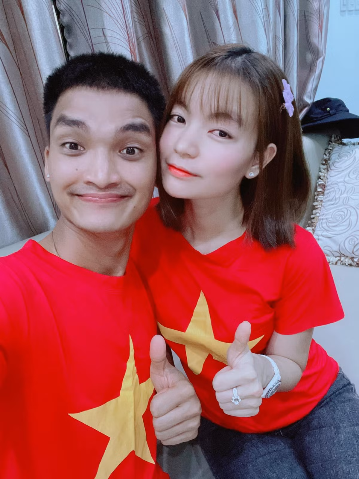 Thảo Vy được biết đến là vợ của diễn viên hài Mạc Văn Khoa. Cặp đôi quen nhau tại hậu trường chương trình Cười xuyên Việt năm 2015. Thảo Vy khi đó là fan của chàng Á quân Cười xuyên Việt Mạc Văn Khoa.