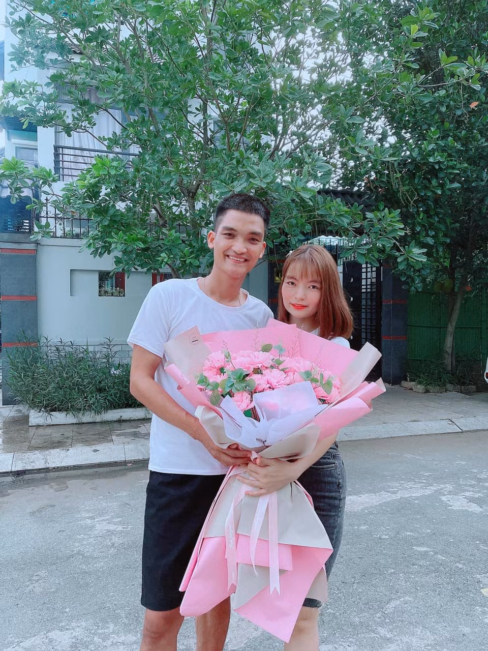 Hiện tại, sau 6 năm bên nhau, Mạc Văn Khoa và bà xã vô cùng hạnh phúc khi có tổ ấm nhỏ.