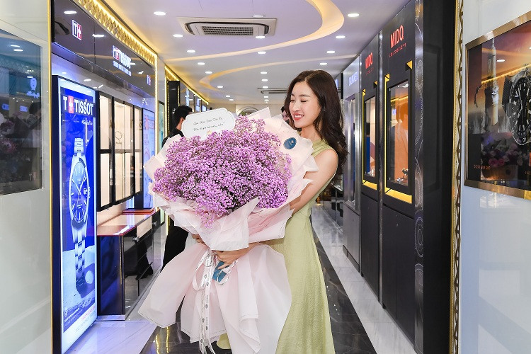 Sau cuộc thi, Đỗ Mỹ Linh tham gia nhiều hoạt động giải trí, tích cực trong các dự án thiện nguyện, vì cộng đồng.