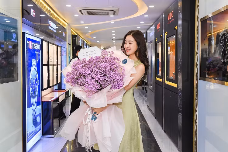 Sau cuộc thi, Đỗ Mỹ Linh tham gia nhiều hoạt động giải trí, tích cực trong các dự án thiện nguyện, vì cộng đồng.