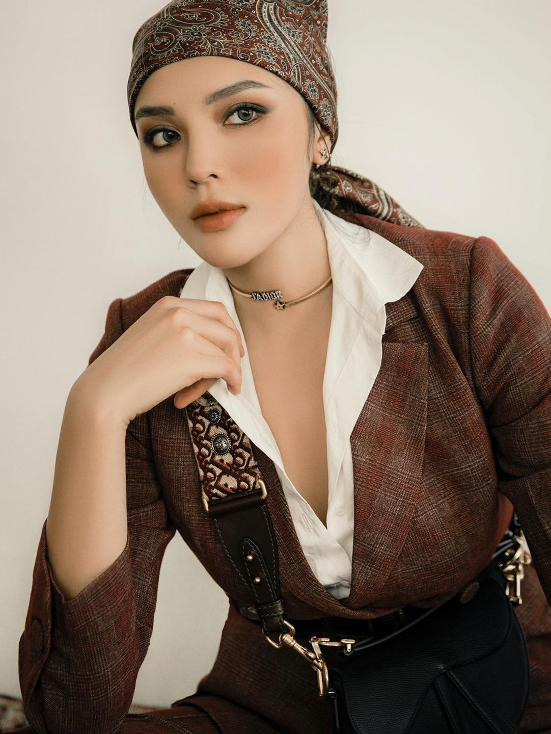 Thậm chí, do vướng scandal, Kỳ Duyên bị BTC tước quyền trao lại vương miện cho người kế nhiệm tại cuộc thi Hoa hậu Việt Nam 2016. Cô cũng bị khiển trách và phải chấn chỉnh hành vi, lối sống của mình.