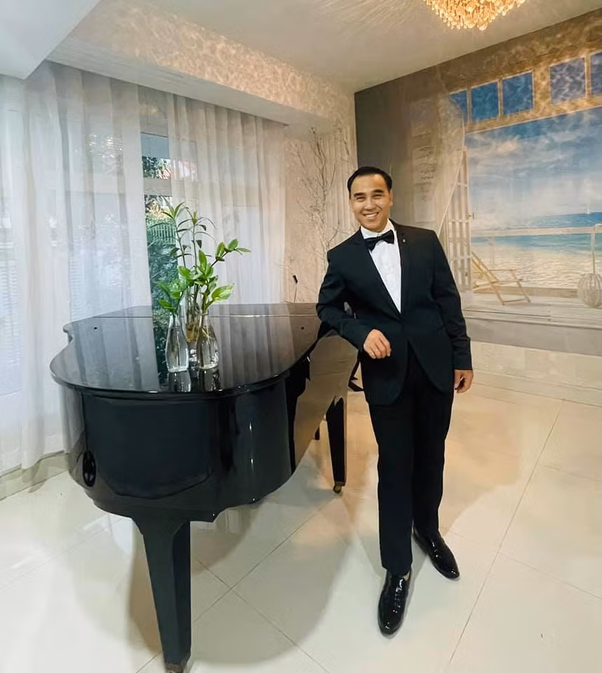 Nam MC bảnh bao với diện mạo mới.