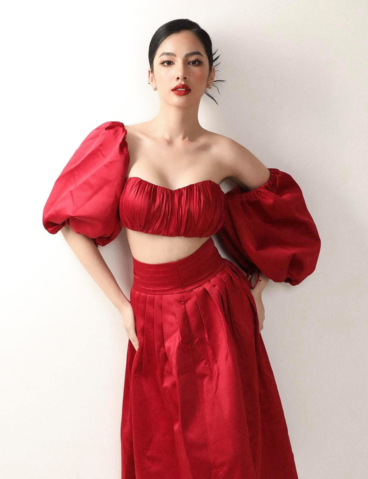 Người đẹp 10X chia sẻ, cô cảm thấy buồn vì đã để cho những chuyện đó xảy ra. Điều cô lo nhất là gia đình mình bị công kích.