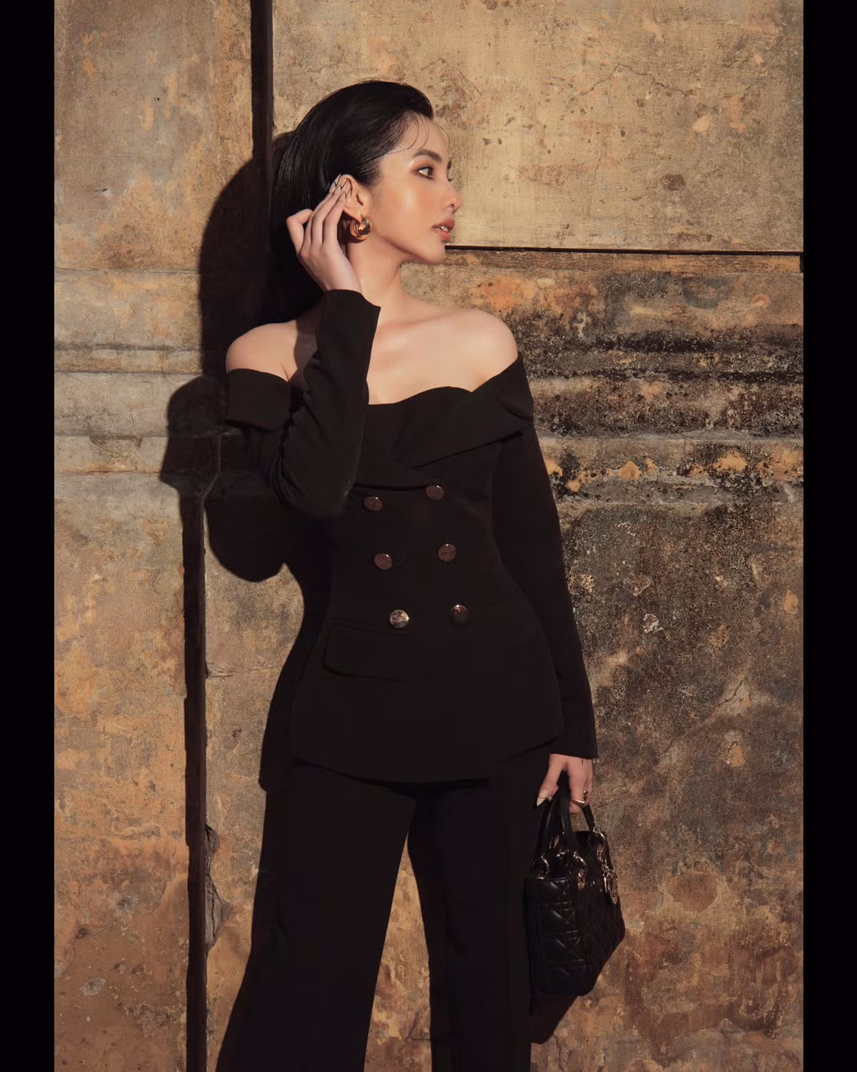 Dù không chia sẻ cụ thể nhưng tâm sự của Cẩm Đan khiến nhiều người liên tưởng tới ồn ào chuyện tình ái của cô trong thời gian qua.