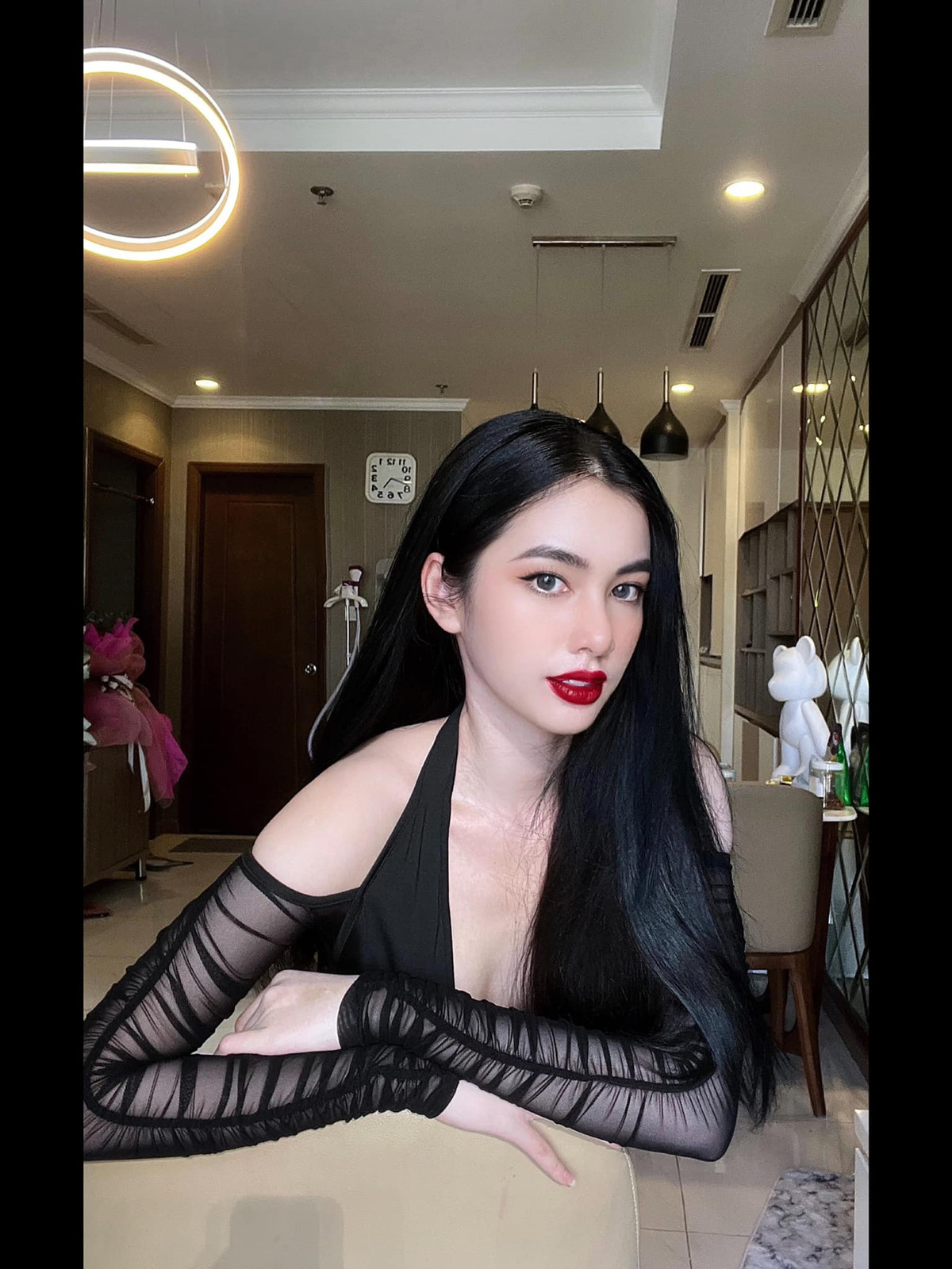 Trước đó, Cẩm Đan vướng nghi vấn hẹn hò doanh nhân Đức Huy - chồng cũ của ca sĩ Lệ Quyên.