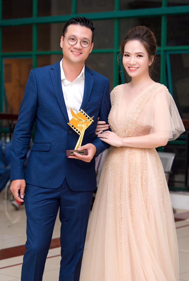 Đan Lê là diễn viên, MC nổi tiếng. Cô có cuộc hôn nhân hạnh phúc với đạo diễn Khải Anh.