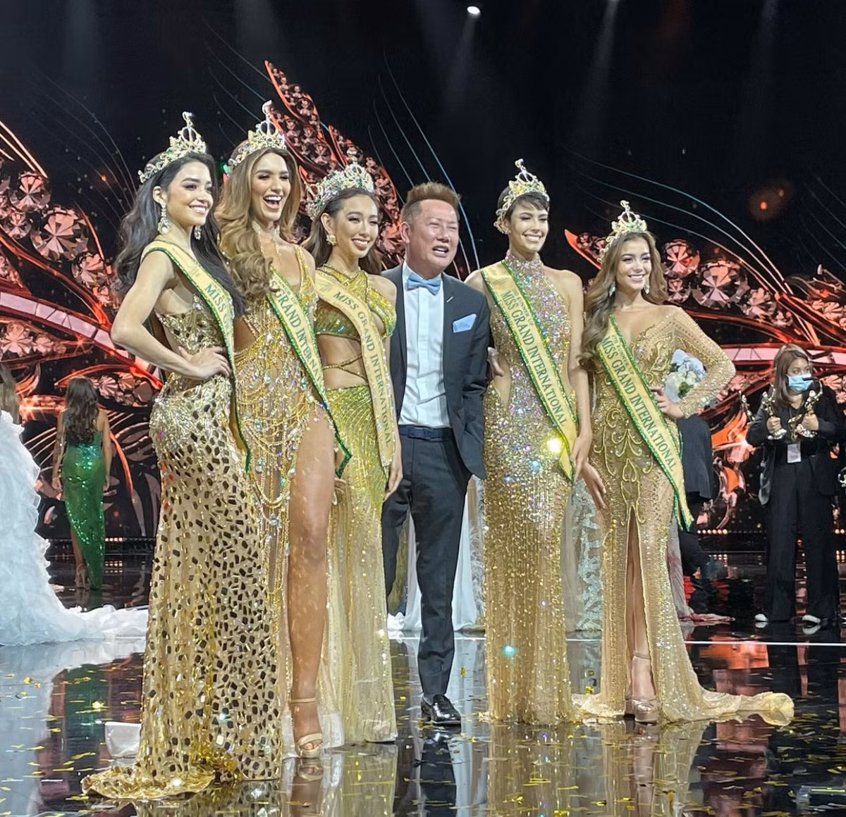 Quy mo cuoc thi Nguyen Thuc Thuy Tien vua dang quang hoa hau