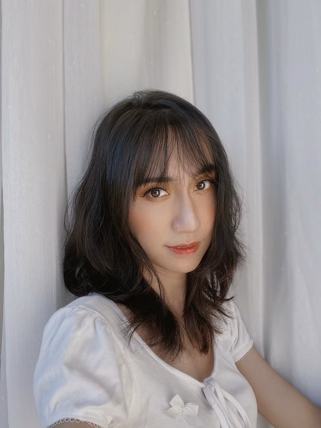 Tưởng đã hài lòng với vẻ ngoài mới nhưng giọng ca "Tạm Biệt Nhé" lại "trưng cầu dân ý" xem có nên xóa luôn nốt ruồi trên mặt không. Theo đó, vì muốn tham khảo ý kiến của dân tình trước khi quyết định nên Lynk Lee đã mở hẳn một cuộc vote nhỏ trên Instagram.