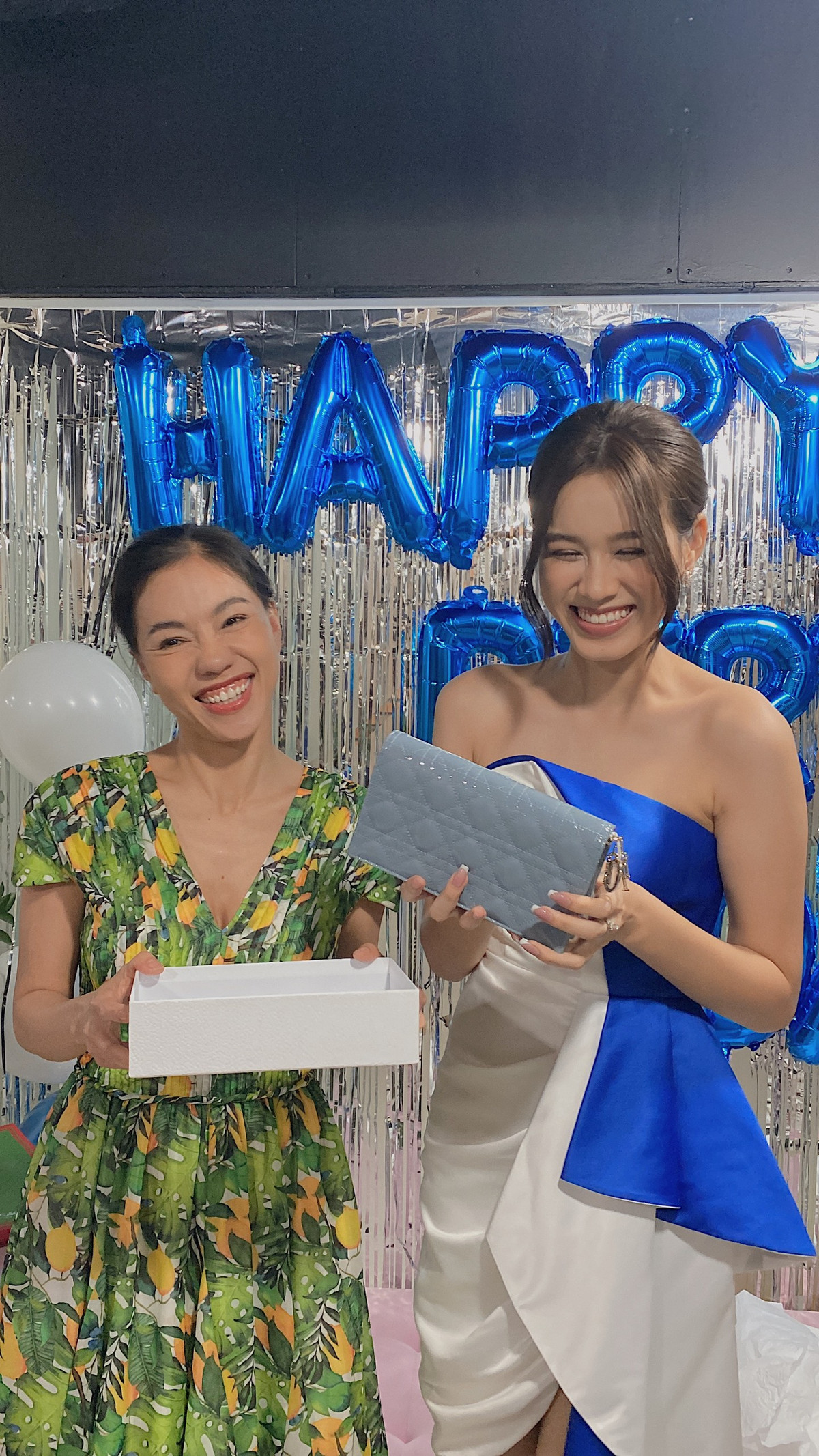 Trước đó, ê-kíp thông báo cho Đỗ Thị Hà chuẩn bị ăn mặc đẹp, chỉn chu để phỏng vấn. Lịch trình một ngày của Đỗ Hà được ê-kíp theo sát và thông báo ngầm cho nhau để kế hoạch không bị lộ.