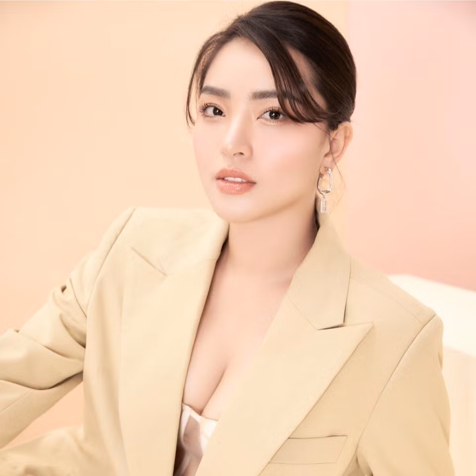 Roi showbiz, “me bim” Hai Bang kiem tien ty moi thang, nghe ma choang