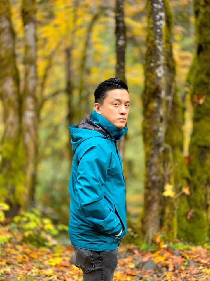 Trước những thông tin thất thiệt, đại diện của Lam Trường lên tiếng bác bỏ: "Không hề có chuyện này đâu, trên mạng bây giờ chỉ toàn đồn tào lao thôi, làm gì có chuyện anh Lam Trường ly hôn. Hiện tại anh Trường đang đi diễn bên Mỹ mà, gia đình anh ấy vẫn đang hạnh phúc".