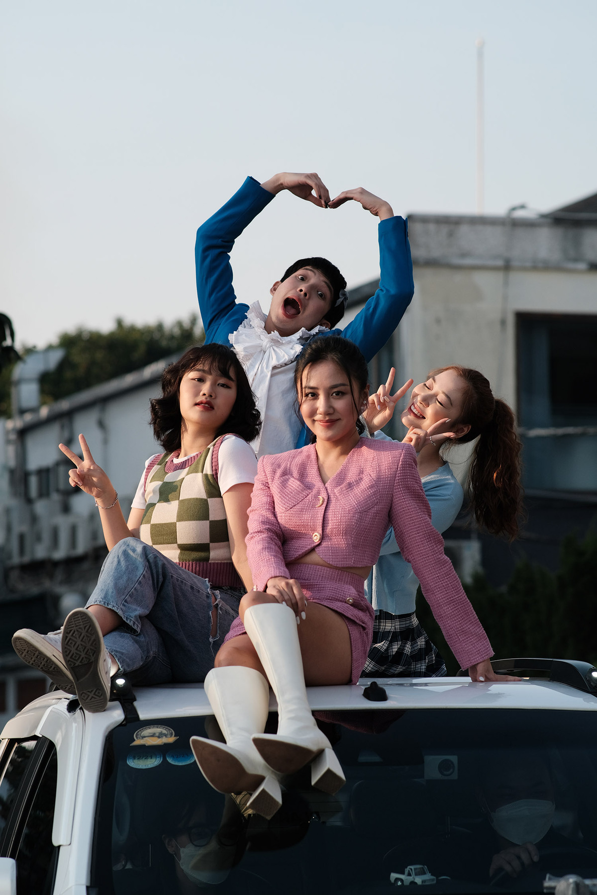 Trình làng “Let’s talk about love” vào đúng dịp Giáng sinh và năm mới cận kề, nữ ca sĩ bày tỏ sản phẩm như một món quà để tri ân những khán giả đã yêu thương, ủng hộ cô trong suốt thời gian qua. Đồng thời ca khúc và MV cũng là lời động viên của Văn Mai Hương đến những cô gái còn độc thân hay từng trải qua những trắc trở, không may mắn trong chuyện tình cảm. 