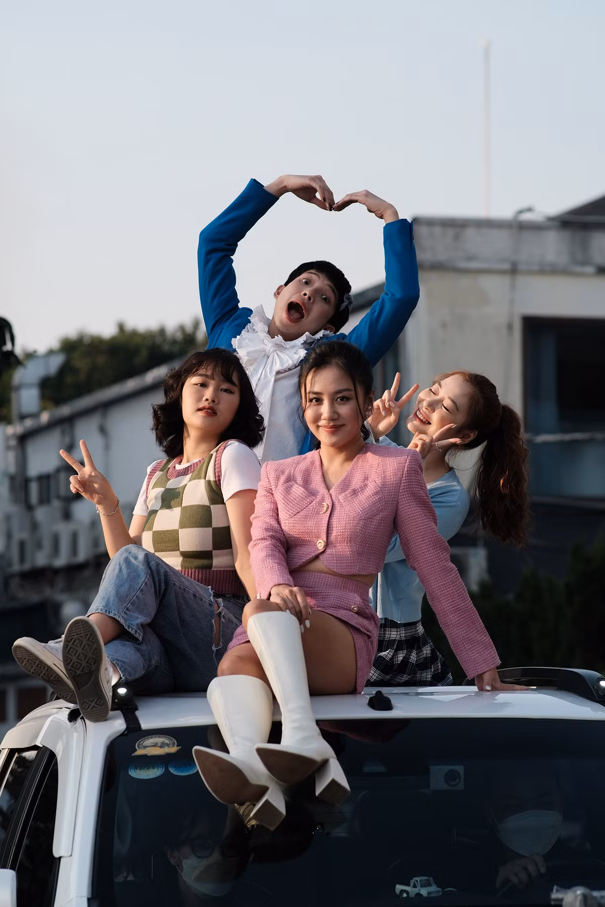 Trình làng “Let’s talk about love” vào đúng dịp Giáng sinh và năm mới cận kề, nữ ca sĩ bày tỏ sản phẩm như một món quà để tri ân những khán giả đã yêu thương, ủng hộ cô trong suốt thời gian qua. Đồng thời ca khúc và MV cũng là lời động viên của Văn Mai Hương đến những cô gái còn độc thân hay từng trải qua những trắc trở, không may mắn trong chuyện tình cảm. 