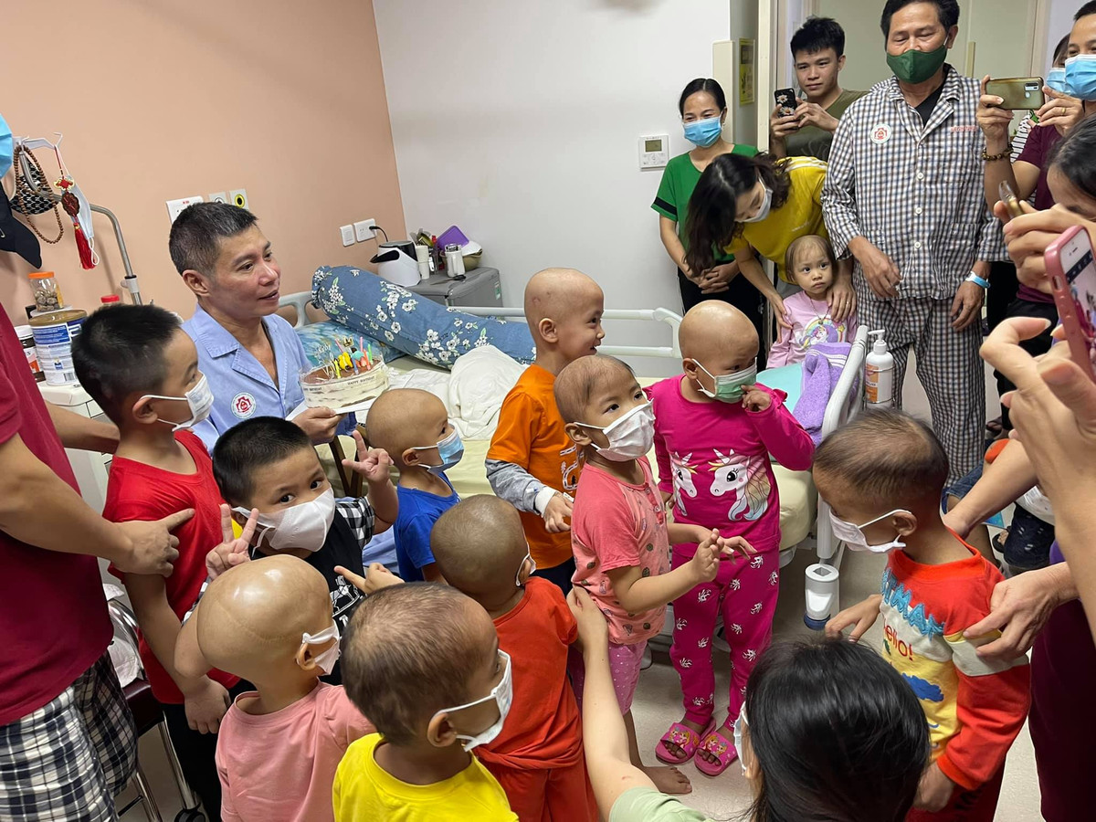 Sau khi ra viện, Công Lý cũng gửi lời cảm ơn các y bác sĩ, bạn bè đồng nghiệp và khán giả đã quan tâm, động viên. "Cô Đẩu" còn mong sớm trở lại sân khấu, màn ảnh để tiếp tục cống hiến cho nghệ thuật, đáp lại tình cảm ấm áp của mọi người.