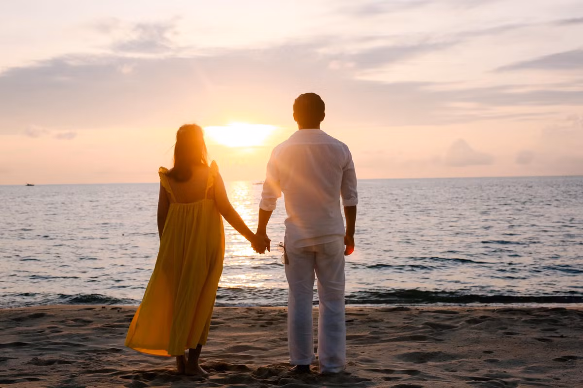 Đáng chú ý, hình ảnh hiện tại của cặp đôi làm dấy nghi vấn vợ Quý Bình đang mang thai. Doanh nhân Ngọc Tiền phát tướng với vòng 2 to thấy rõ.