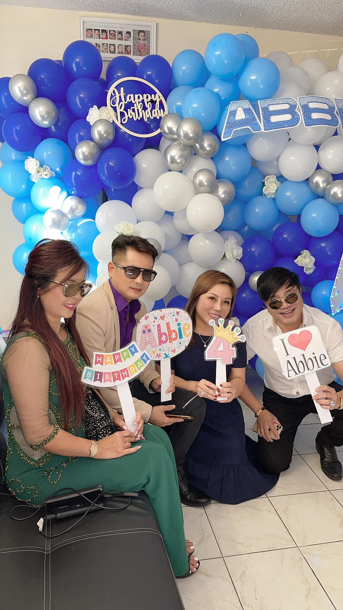 Trên trang cá nhân, Quỳnh Như chia sẻ: "Lại một sinh nhật nữa tới, sinh nhật này là bé Abbie tròn 4 tuổi rồi… Sinh nhật năm nay của bé Abbie sẽ đặc biệt hơn, khác với những năm trước đó vì chỉ có mẹ và ông ngoại...".