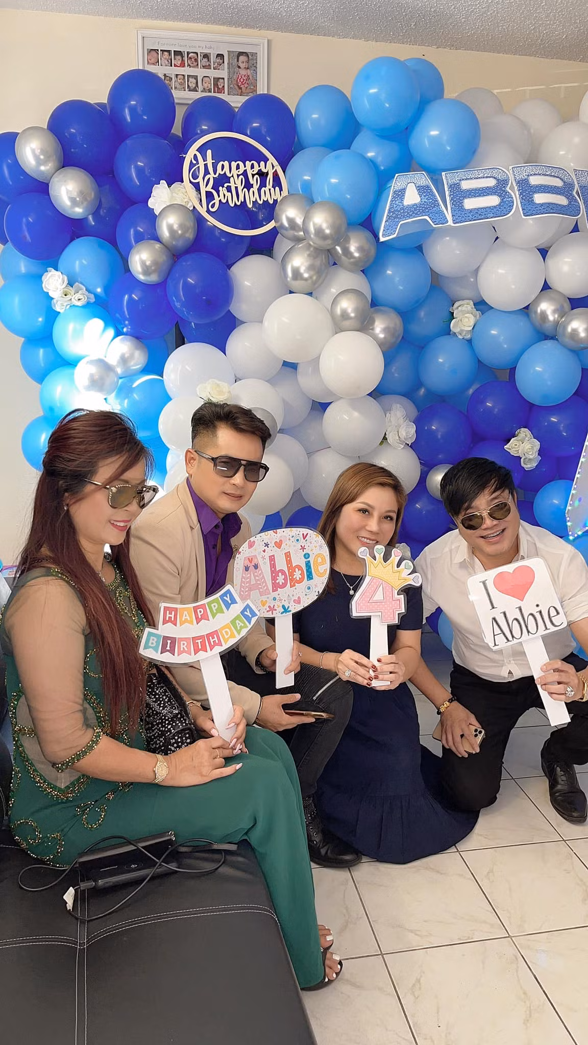 Trên trang cá nhân, Quỳnh Như chia sẻ: "Lại một sinh nhật nữa tới, sinh nhật này là bé Abbie tròn 4 tuổi rồi… Sinh nhật năm nay của bé Abbie sẽ đặc biệt hơn, khác với những năm trước đó vì chỉ có mẹ và ông ngoại...".