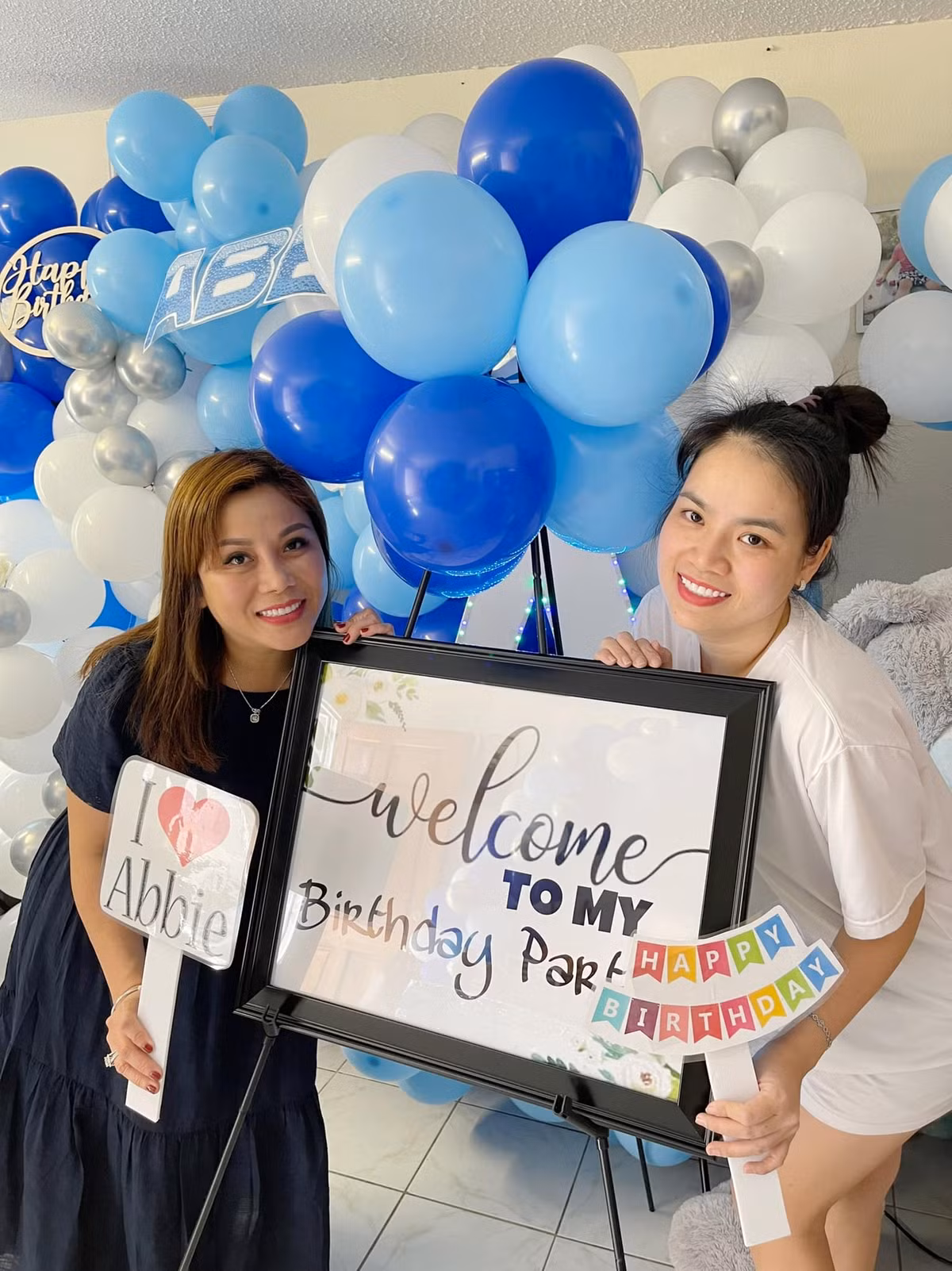 "Sau này lớn lên, mẹ hy vọng khi Abbie hiểu chuyện cũng đừng buồn con nhé! Mẹ sẽ gắng hết sức để bù đắp cho con bằng bạn bằng bè, không để con cảm thấy thiếu thốn tình cảm hay vật chất… Gần 1 năm qua, một mình mẹ cố gắng làm việc thật chăm chỉ để kiếm tiền nuôi con, tuy là có vất vả tủi thân nhưng trong thâm tâm mẹ luôn quan niệm 1 điều rằng: Cây xanh thì lá cũng xanh. Mẹ sống hiền lành để đức cho con", Quỳnh Như nhắn nhủ con gái.