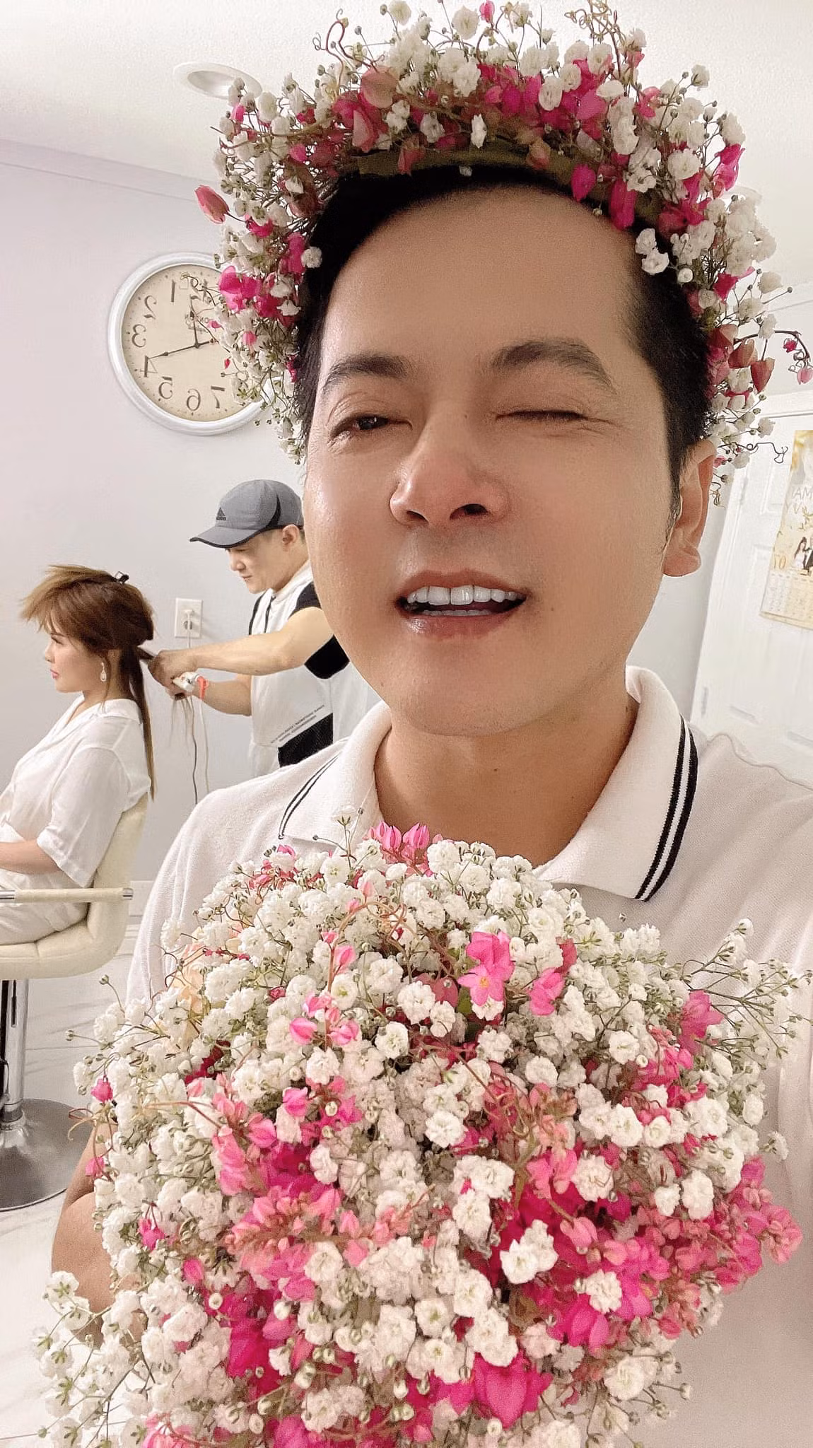 Thời gian gần đây, Hoàng Anh không nhắc gì tới vợ cũ và con gái. Anh chăm chỉ cập nhật tình hình công việc, các dự án chung với Thắm Bebe.