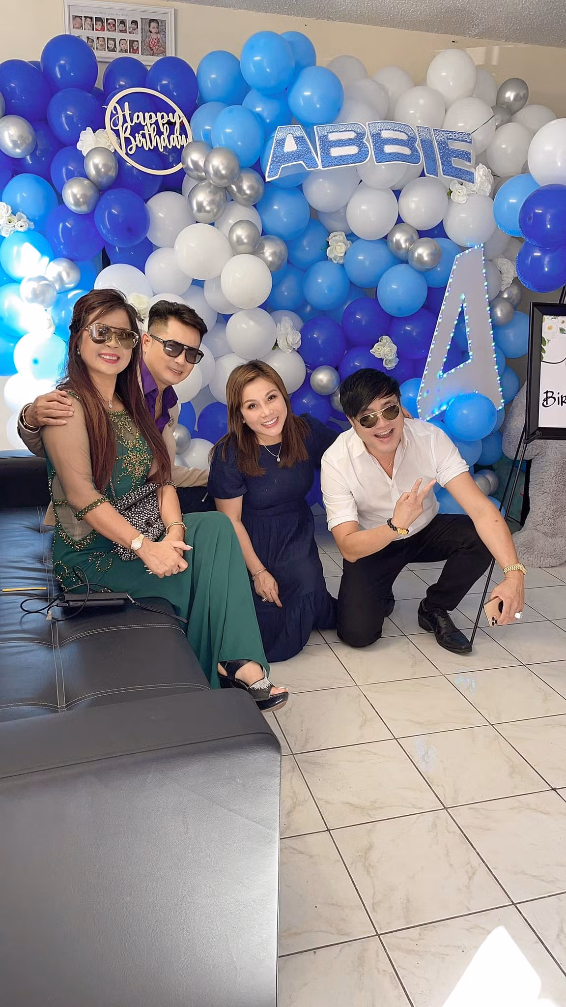 Không gian tiệc sinh nhật con gái diễn viên Hoàng Anh được trang trí cầu kỳ, đẹp mắt với bóng bay màu xanh, trắng.