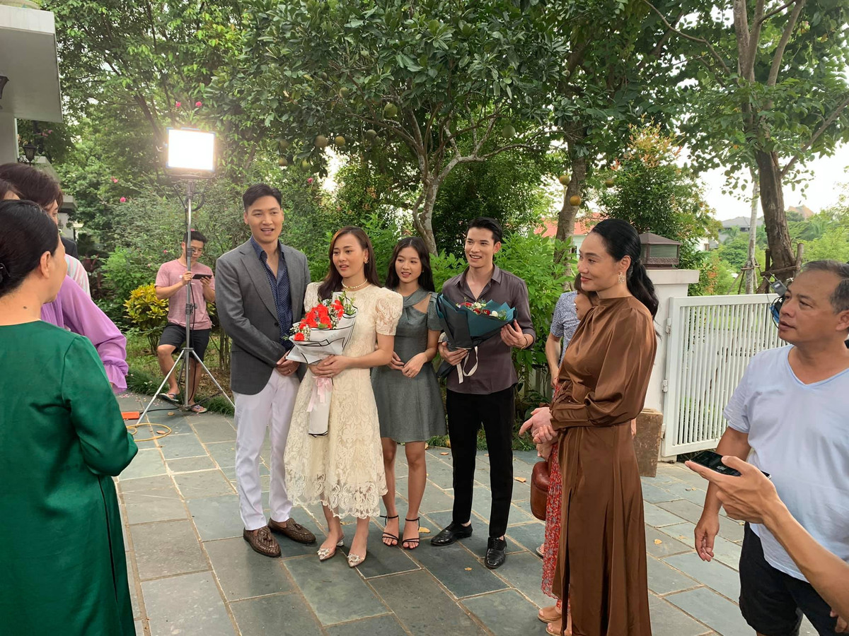 "Bà Xuân" Quách Thu Phương bày tỏ: "Vậy là "Hương vị tình thân" đã chính thức hoàn thành sứ mệnh của mình đó là mang đến một món ăn tinh thần cho tất cả mọi người trong thời điểm dịch bùng phát nặng nề và giãn cách toàn xã hội. Cá nhân Quách Thu Phương cảm thấy vui và hạnh phúc đã góp một phần nhỏ mang niềm vui đó đến với khán giả. Cảm ơn sự ủng hộ của tất cả mọi người dành cho phim và ê-kíp cùng các diễn viên".