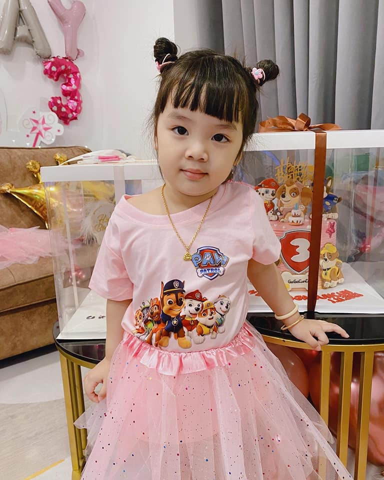 Sau ly hôn, Bảo Ngọc nuôi hai con nhỏ mà không cần Hoài Lâm chu cấp. Cô chia sẻ, bản thân đã làm việc quần quật để mang đến cho con cuộc sống đầy đủ nhất, học ở nơi tốt nhất.