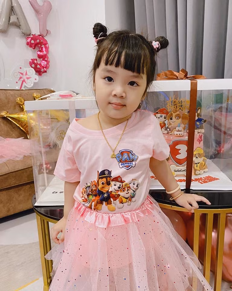 Sau ly hôn, Bảo Ngọc nuôi hai con nhỏ mà không cần Hoài Lâm chu cấp. Cô chia sẻ, bản thân đã làm việc quần quật để mang đến cho con cuộc sống đầy đủ nhất, học ở nơi tốt nhất.