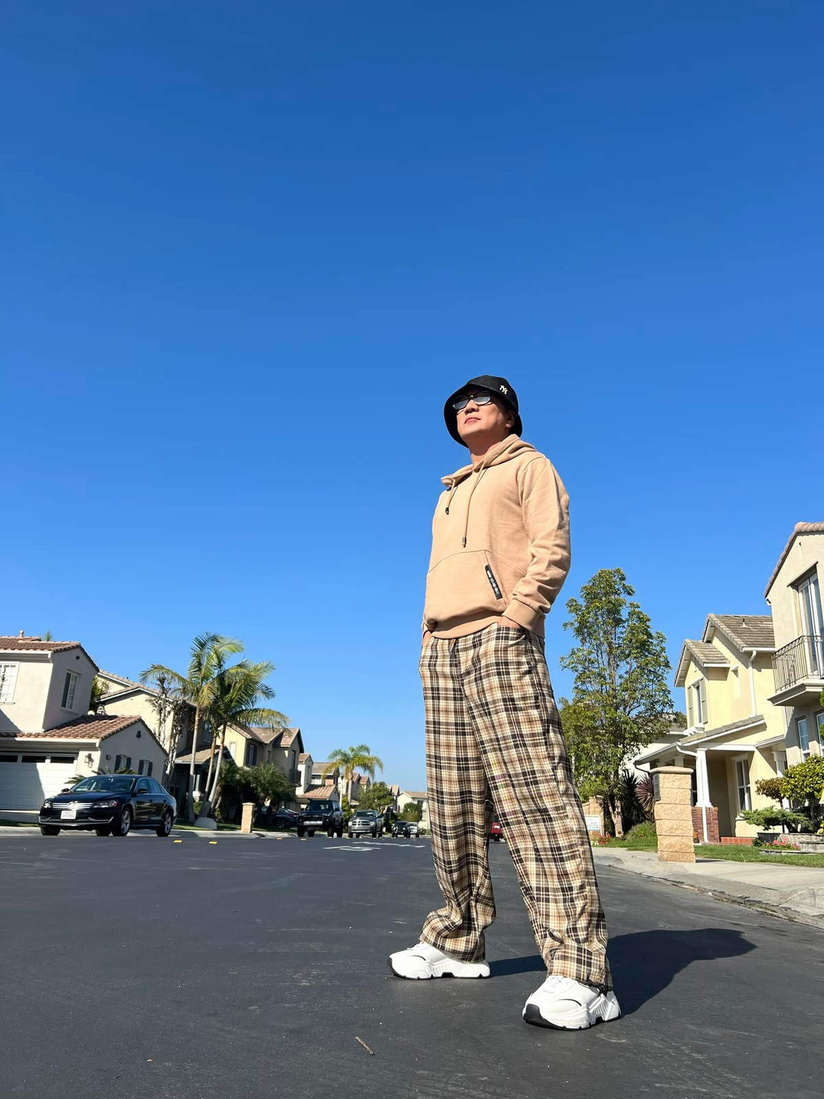 Kèm theo đó, Đàm Vĩnh Hưng công khai lịch diễn dày đặc từ tháng 11 đến tháng 12.