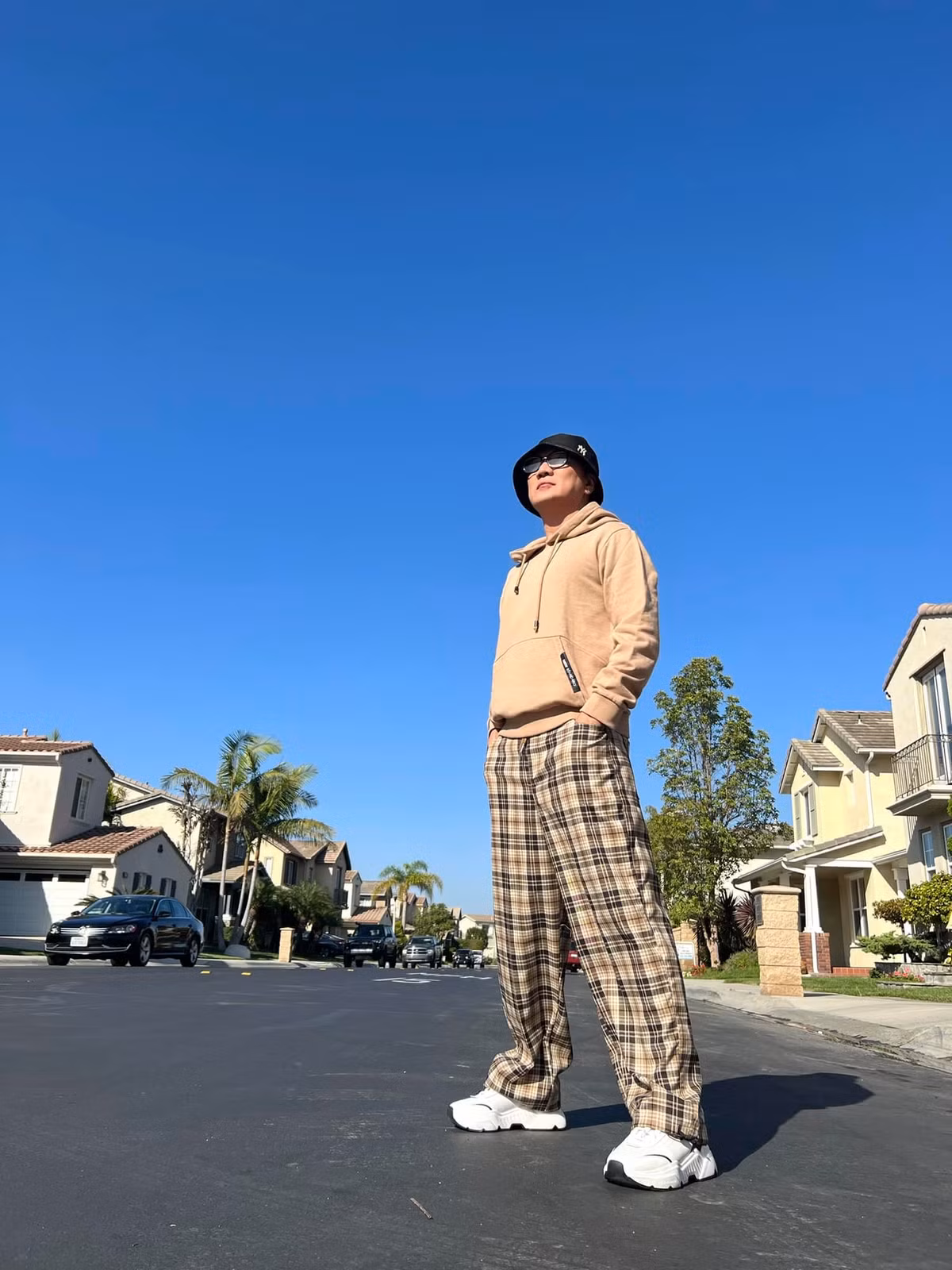 Kèm theo đó, Đàm Vĩnh Hưng công khai lịch diễn dày đặc từ tháng 11 đến tháng 12.