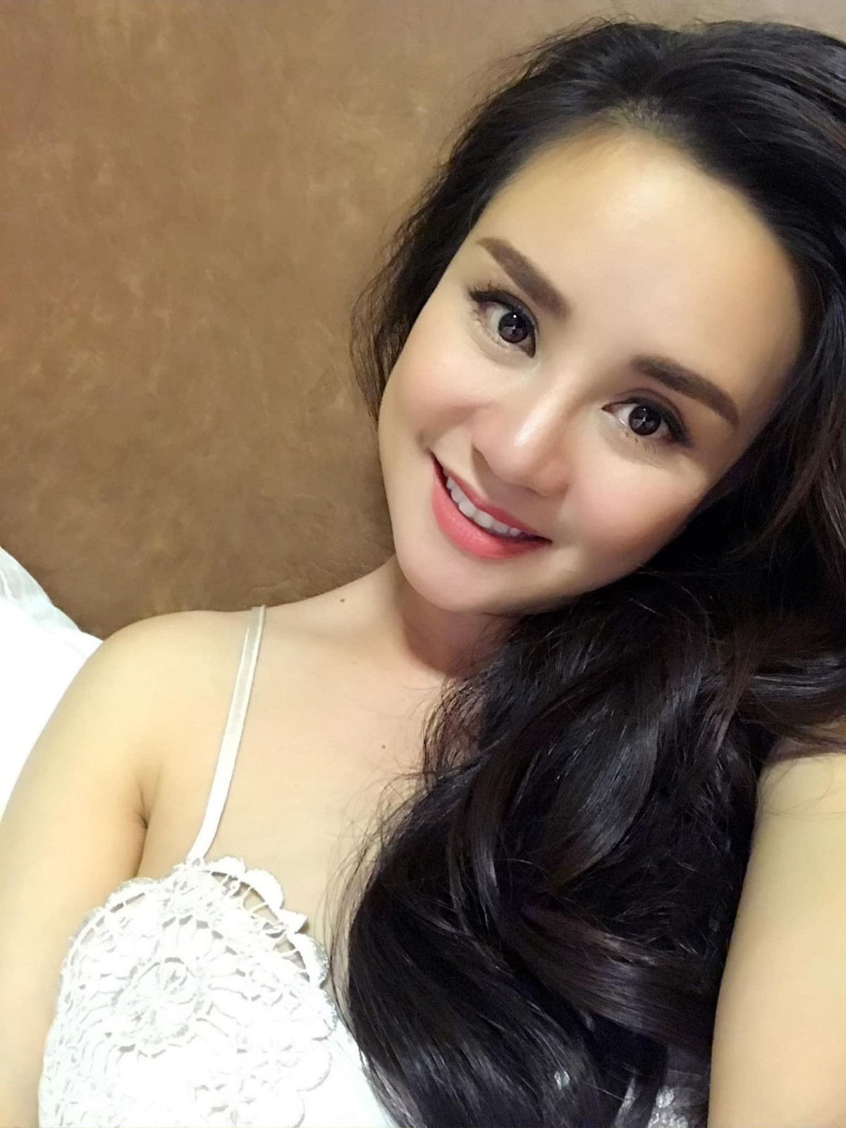 Gần đây, Vy Oanh lên tiếng phủ nhận bị trả đơn tố cáo bà Phương Hằng. “Không hề có chuyện trả đơn hay rút đơn. Quá trình điều tra mới bắt đầu và được bảo mật".