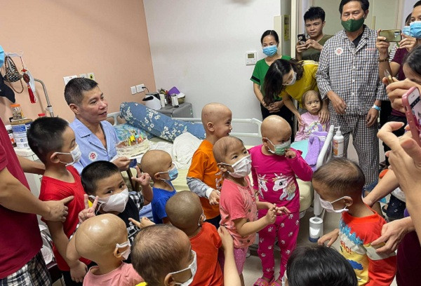 NSND Cong Ly lan dau len tieng sau thoi gian nhap vien