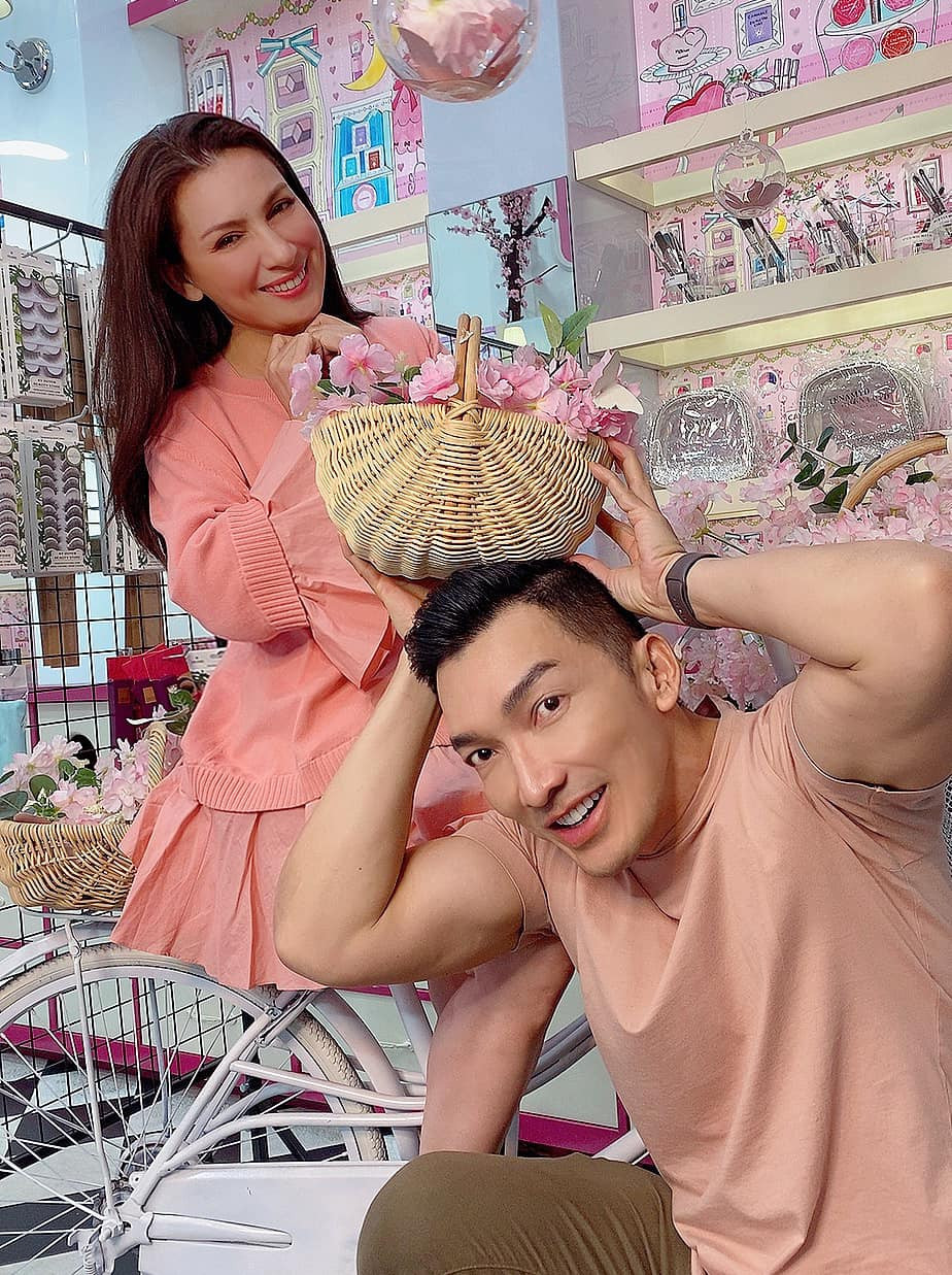 Trước đó, sau hơn 1 tháng điều trị COVID-19 tại Bệnh viện Chợ Rẫy (TP.HCM), ca sĩ Phi Nhung đã trút hơi thở cuối cùng vào 12h15 ngày 28/9. Sự ra đi của nữ ca sĩ khiến cả showbiz bàng hoàng, xót xa.