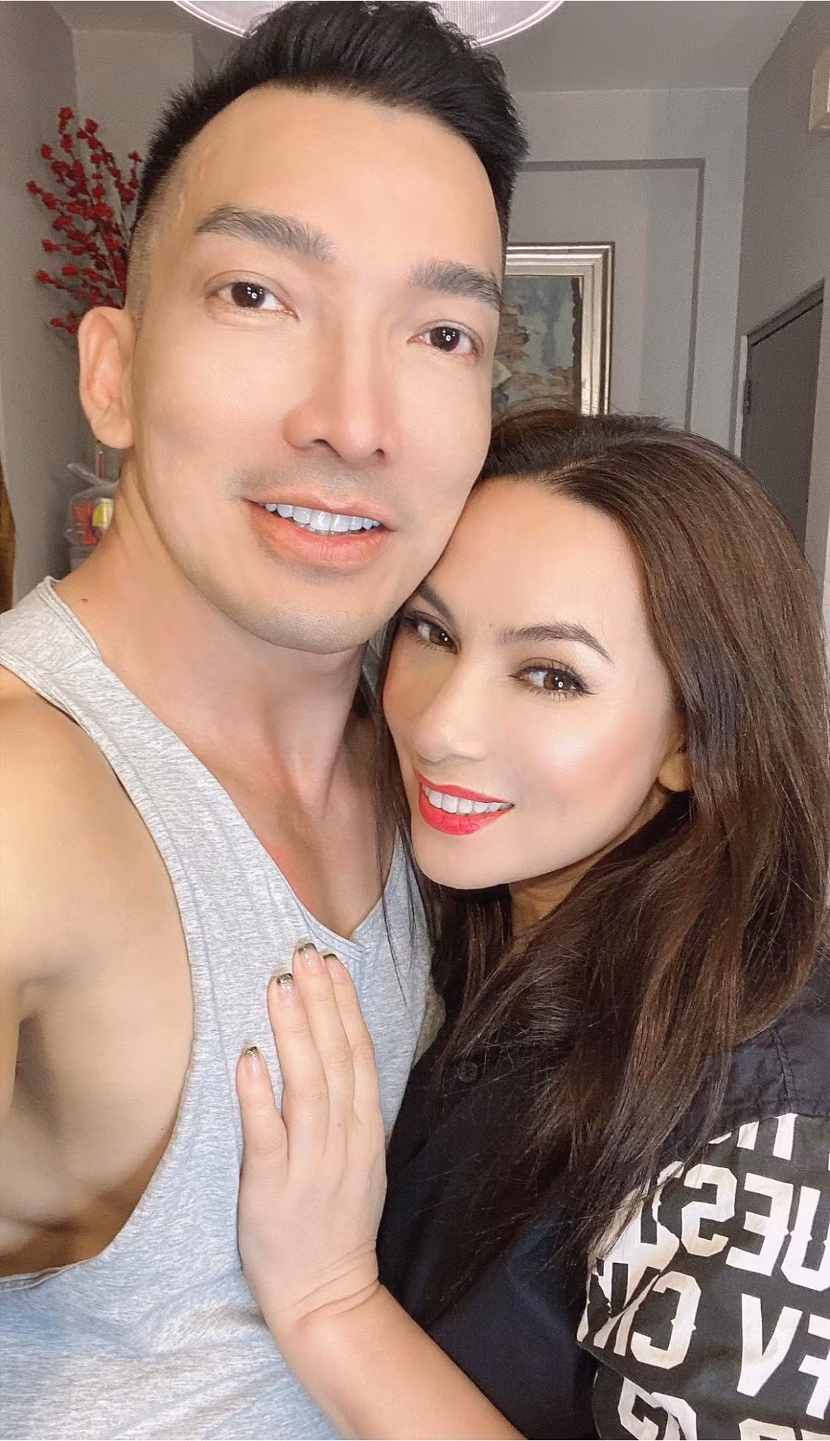 Sáng 29/9 (giờ Việt Nam), con gái Phi Nhung Wendy Phạm cùng người thân và đồng nghiệp tổ chức lễ cầu siêu cho ca sĩ Phi Nhung ở tịnh Xá Giác An tại Mỹ.