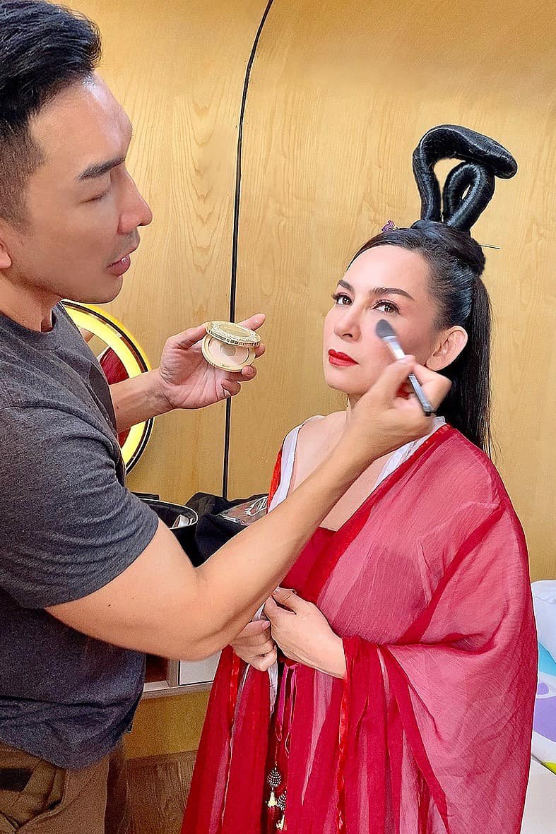 Sáng 30/9, quản lý cố nghệ sĩ đã đăng clip lễ cầu siêu của người thân trong gia đình cho Phi Nhung. Trước đó, tối 28/9, lễ cầu siêu cho ca sĩ Phi Nhung đã diễn ra tại chùa Giác Ngộ.