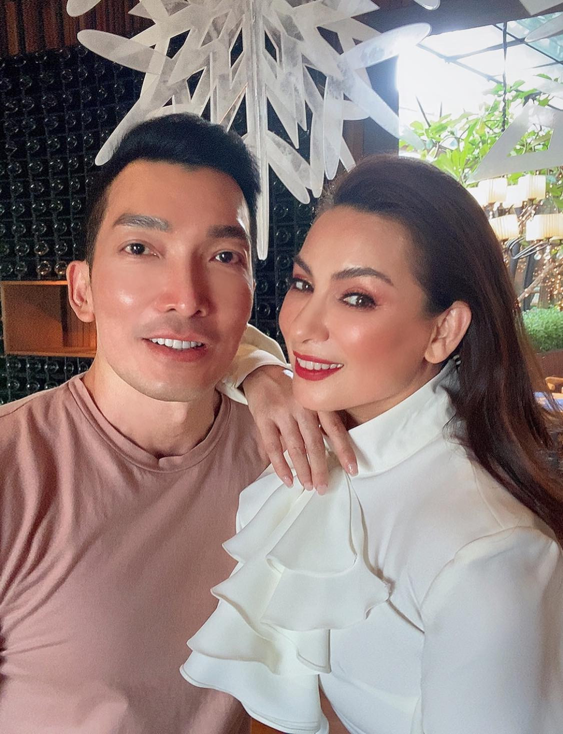 Bạn thân của Phi Nhung cũng chia sẻ ảnh cáo phó, clip cũ của Phi Nhung với chia sẻ xót xa bằng câu hát: "Bạn lòng ơi, dẫu gì cũng xa nhau rồi".