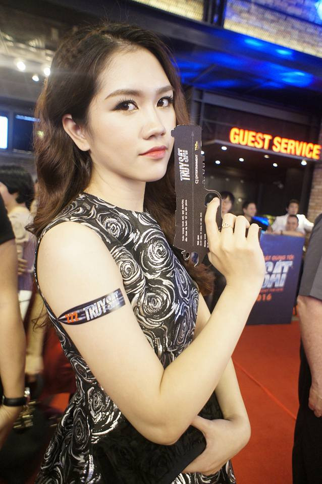 Thùy Dương kém Minh Tiệp 13 tuổi. Cô sở hữu nhan sắc xinh đẹp, vóc dáng cao ráo, từng tham gia cuộc thi Hoa hậu Việt Nam 2010.