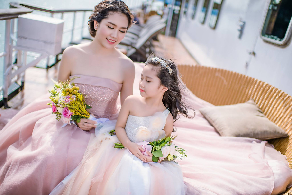 Thùy Dương và Minh Tiệp kết hôn năm 2011 sau 1 năm hẹn hò. Cặp đôi có một cô con gái chung 10 tuổi.