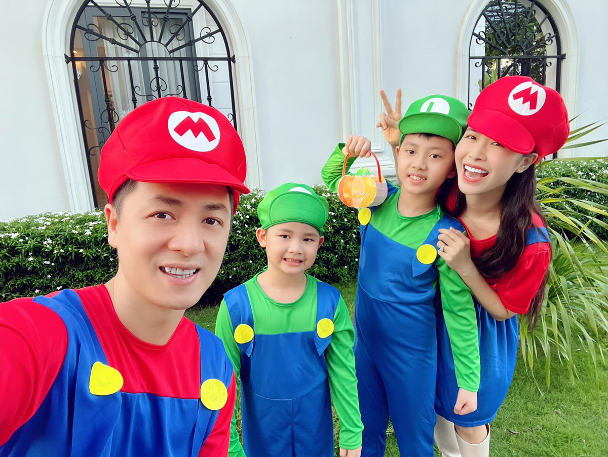 Vợ chồng Đăng Khôi hiện có 2 con trai là Nguyễn Đăng Khang, tên ở nhà là Ken, sinh năm 2012 và Nguyễn Đăng Anh sinh năm 2015.