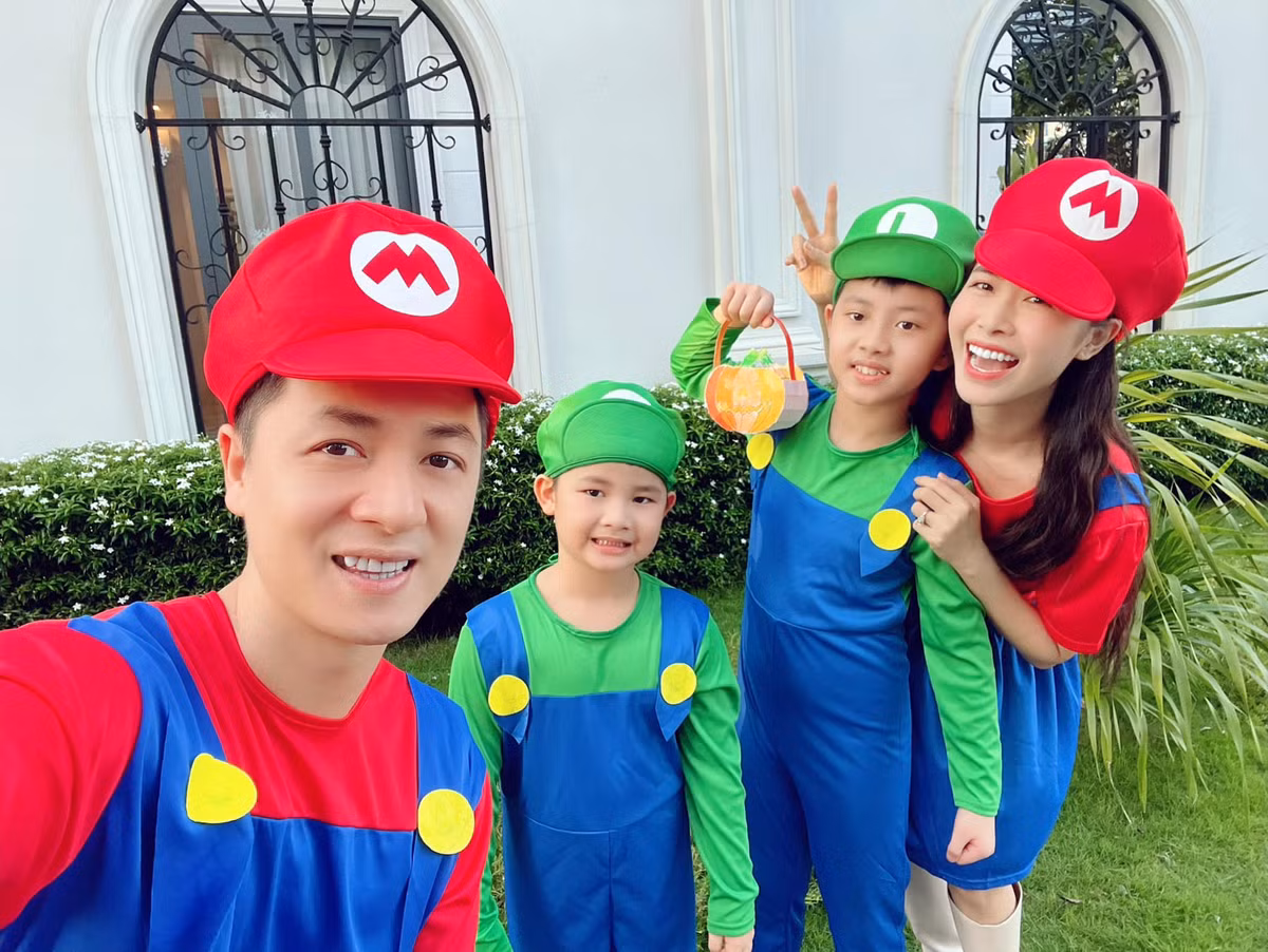 Vợ chồng Đăng Khôi hiện có 2 con trai là Nguyễn Đăng Khang, tên ở nhà là Ken, sinh năm 2012 và Nguyễn Đăng Anh sinh năm 2015.