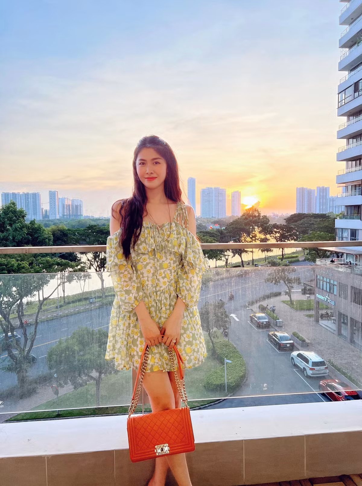 Món quà của Đăng Khôi khiến Thủy Anh vỡ òa hạnh phúc.