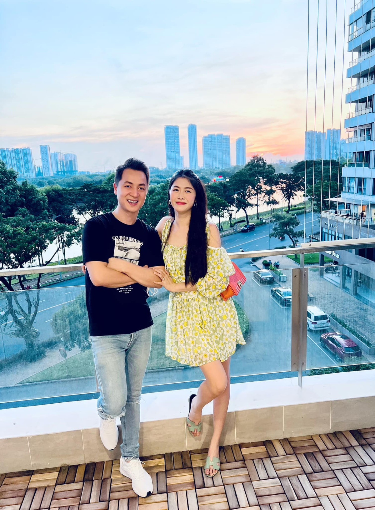 Dang Khoi tang nha 160m2 cho vo nhan dip ky niem 8 nam cuoi