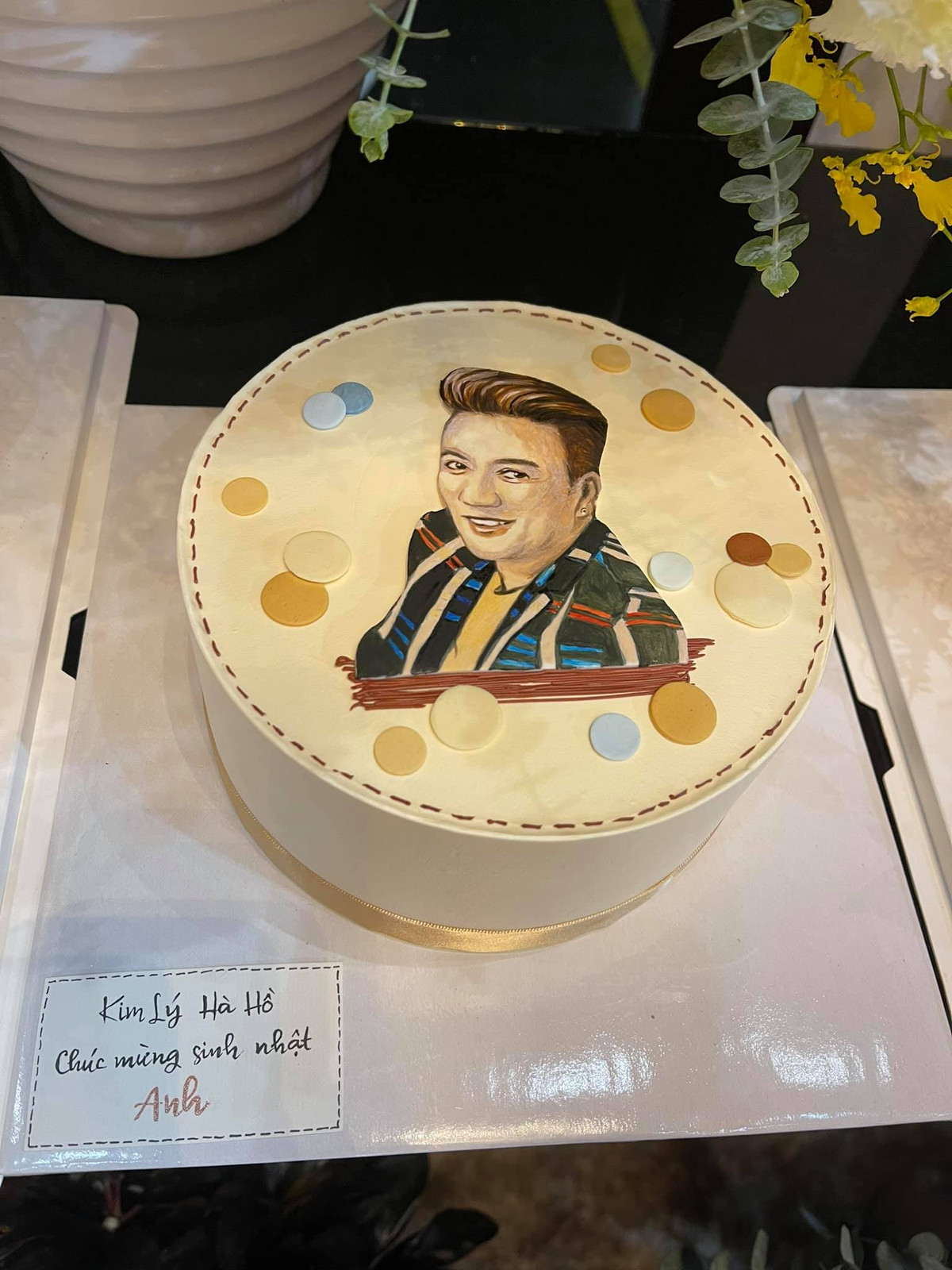 Kim Lý - Hồ Ngọc Hà cũng gửi quà chúc mừng sinh nhật Đàm Vĩnh Hưng.