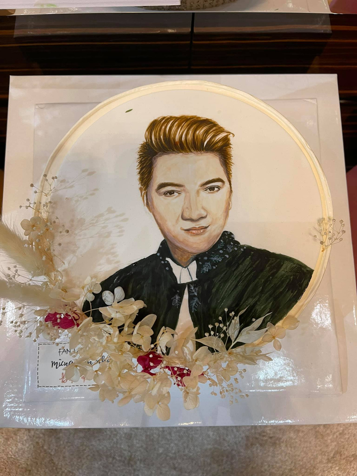 "Ông hoàng nhạc Việt" khoe những món quà đặc biệt từ đồng nghiệp, fan.