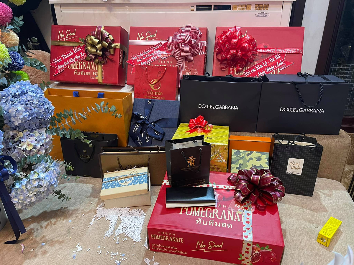 Những món quà sang chảnh trong sinh nhật Mr. Đàm.