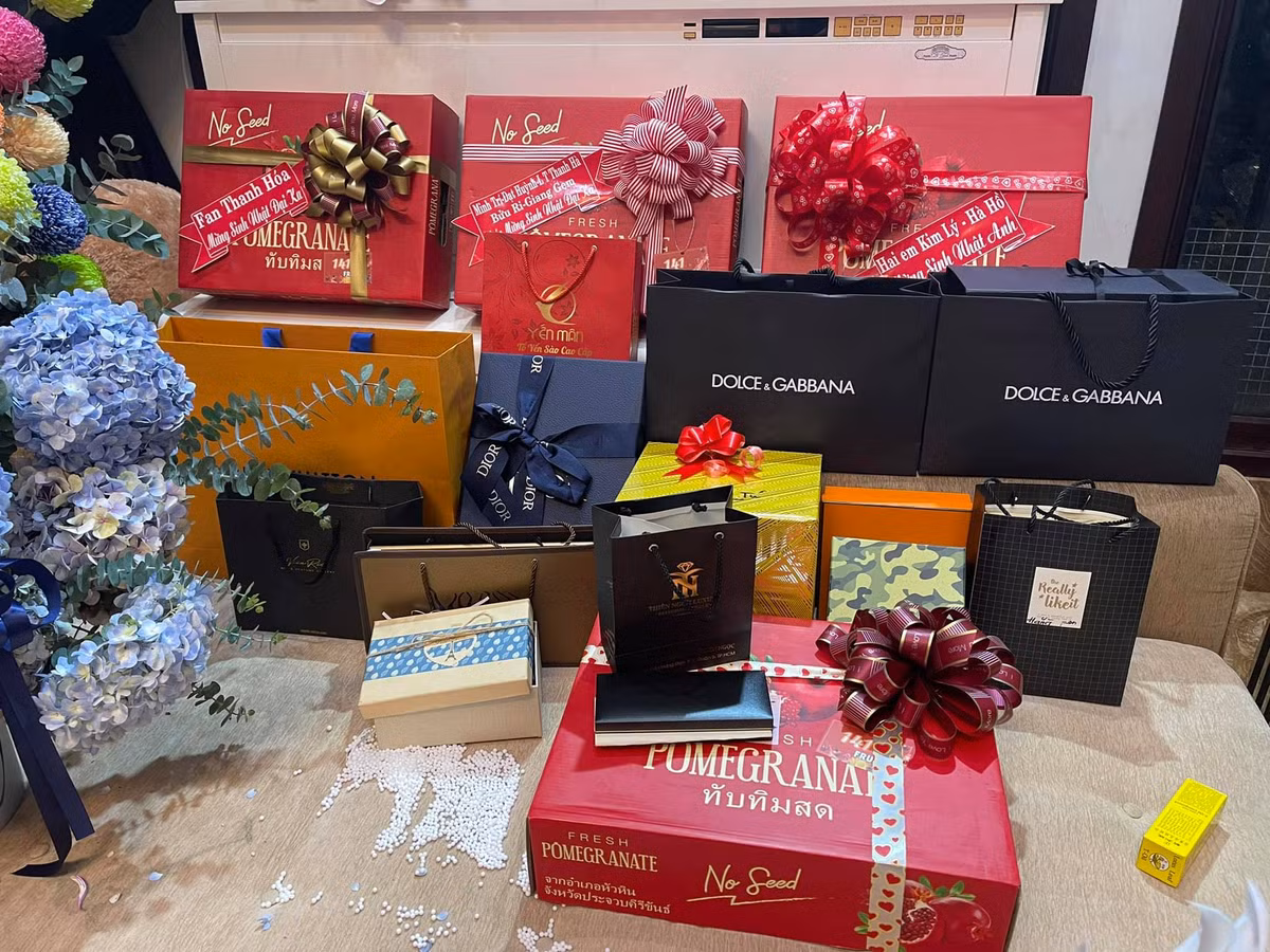 Những món quà sang chảnh trong sinh nhật Mr. Đàm.