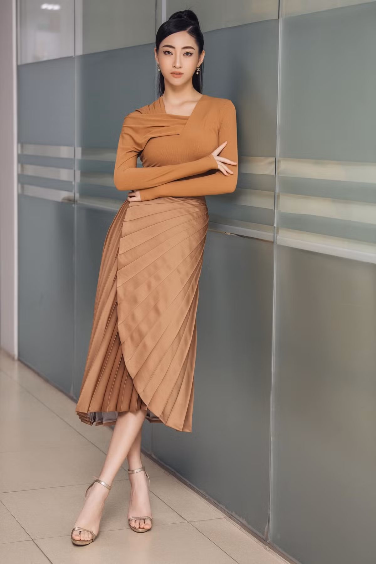 Trước đó, Lương Thùy Linh phải lên tiếng khi mặc hở bị gắn mác "gái hư".