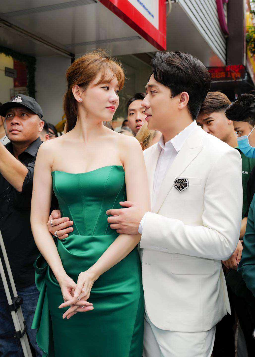 Hiện tại cặp đôi vẫn chưa có con. Trấn Thành từng chia sẻ lý do bà xã chưa có tin vui: "Vì sao chúng tôi không có con, tôi biết có nhiều anti-fan nói rằng Trấn Thành thế này, thế nọ nên lấy vợ mấy năm rồi chẳng có con. Thưa quý vị, không phải vì tôi không thể, mà là tôi không muốn, chỉ đơn giản vậy thôi".