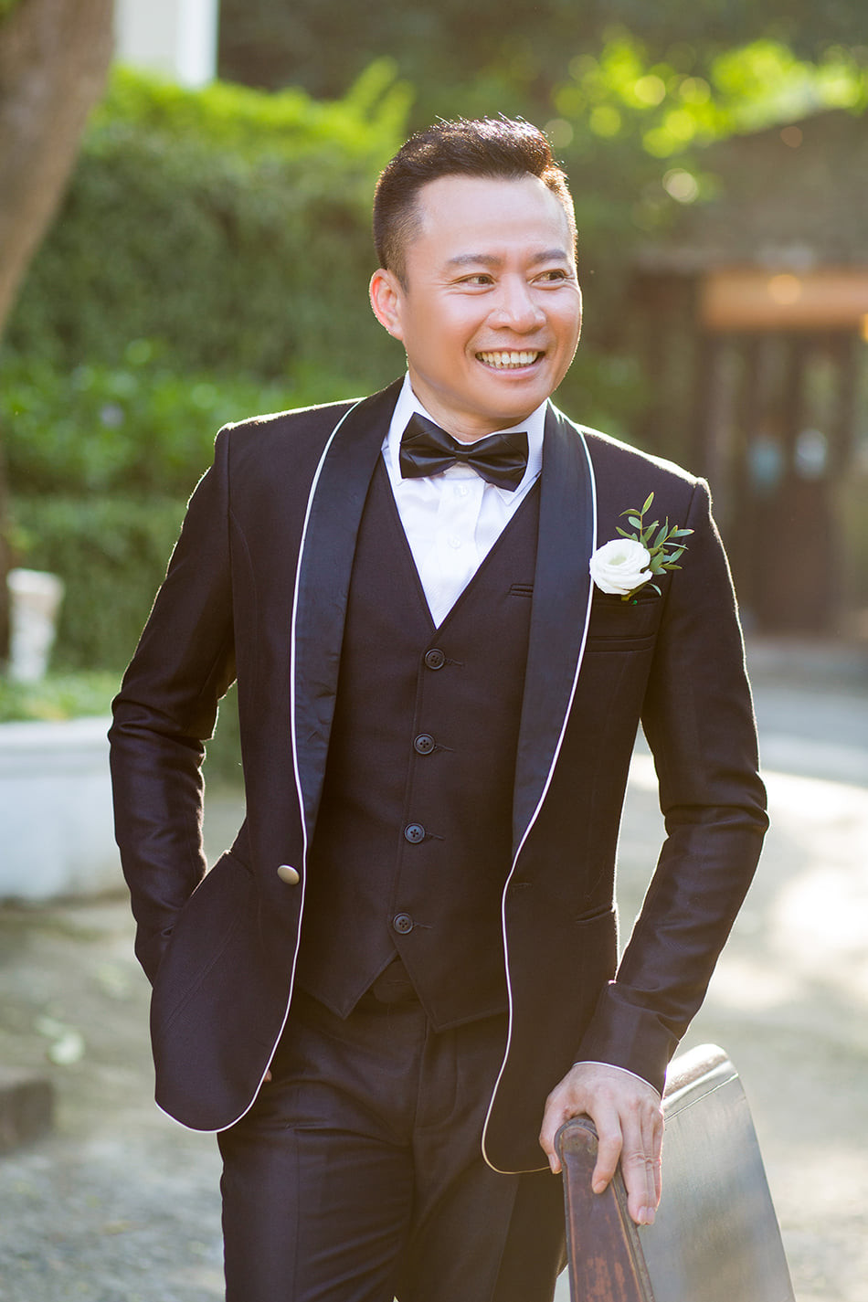 "Đó là lý do mấy việc rác của đàn bà, chồng tôi không có thời gian xem nhé. Nên khi bà kiếm chuyện, cố tình lôi chồng tôi ra rả chửi cả tháng trời dù chồng con tôi không liên quan, ông xã tôi vẫn không chấp nhất chuyện đàn bà. Nhưng tôi thì lại không, tôi không bao giờ lùi bước trước ác nhân nhé", nữ ca sĩ bức xúc.