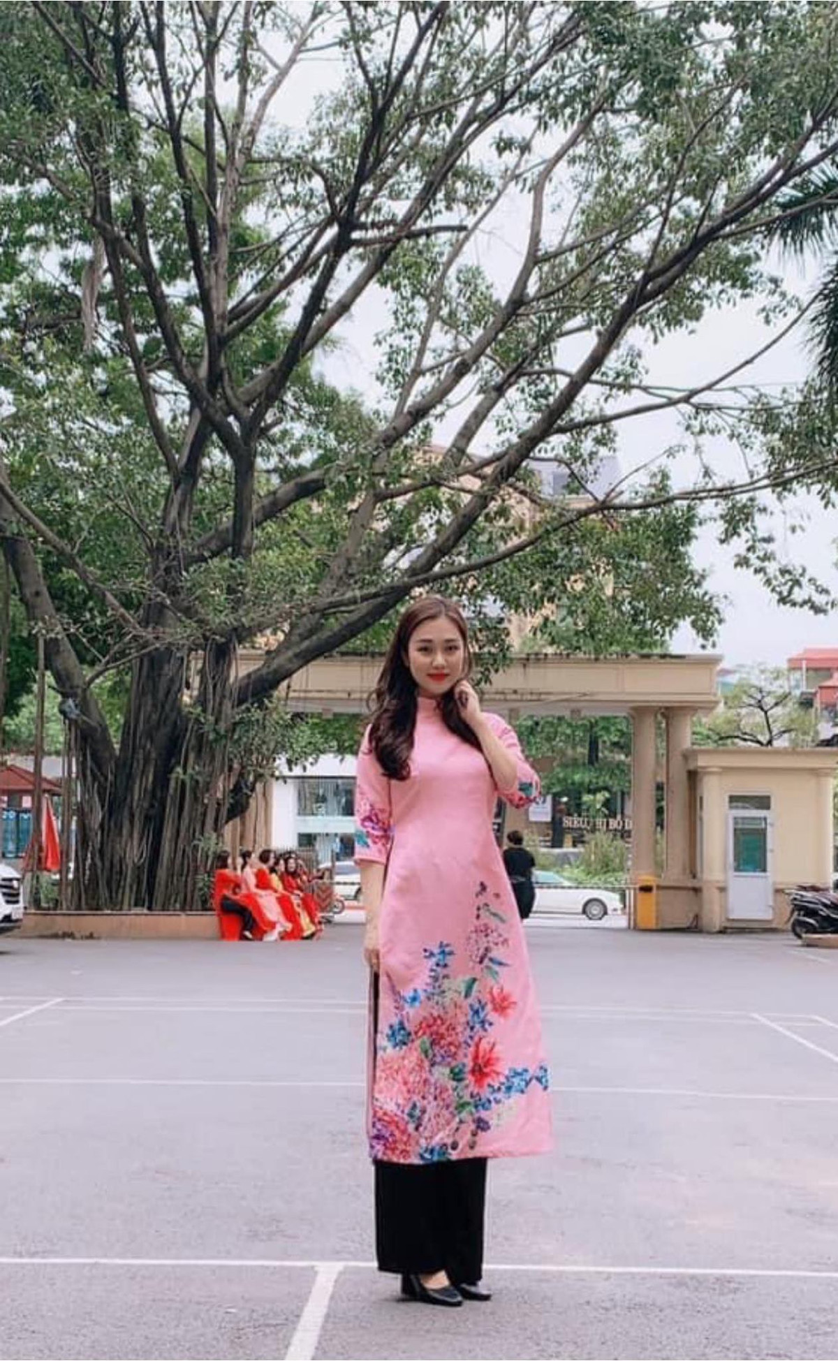 Minh Nguyệt gây ấn tượng bởi vẻ trẻ trung dù đã là mẹ hai con.